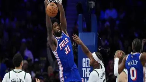 国足利雅得马赫德体育学院备战沙特对决